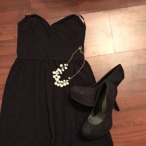 Sweetheart neckline black dress